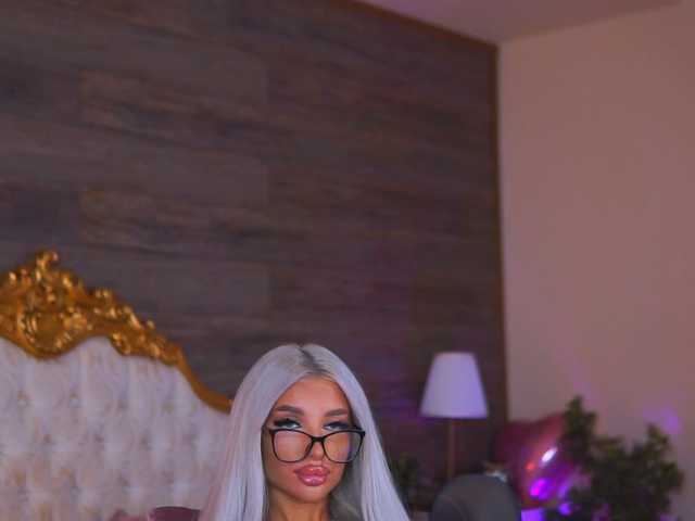 JuicyJessye live webcam show