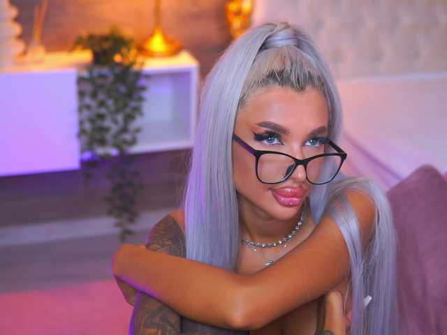 JuicyJessye live cam on BongaCams