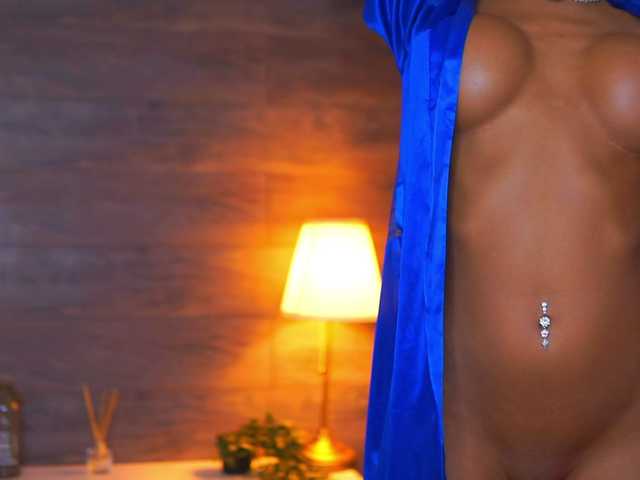 JuicyJessye live cam on BongaCams
