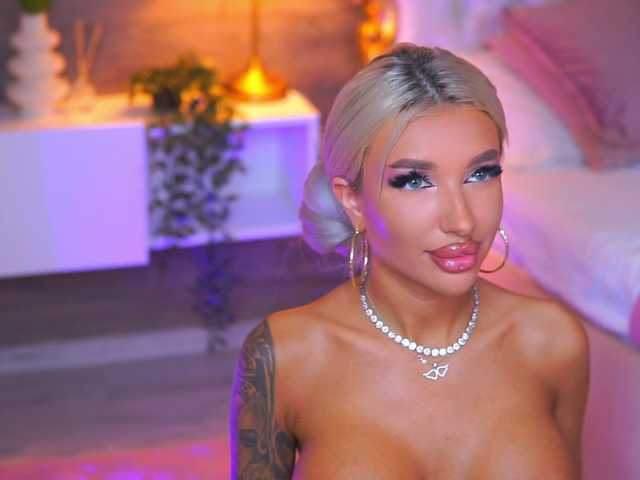JuicyJessye live cam on BongaCams