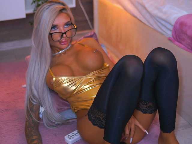 JuicyJessye live cam on BongaCams