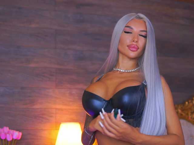 JuicyJessye live webcam show