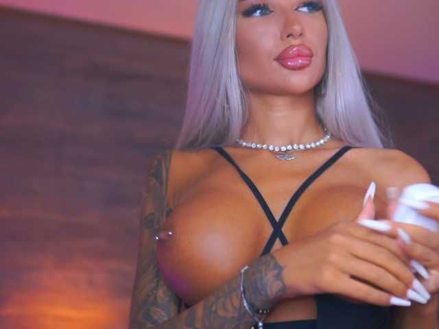 JuicyJessye live cam on BongaCams
