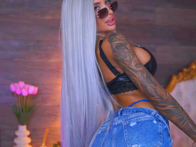 JuicyJessye live cam on BongaCams