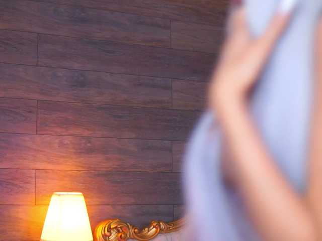 JuicyJessye's BongaCams show and profile