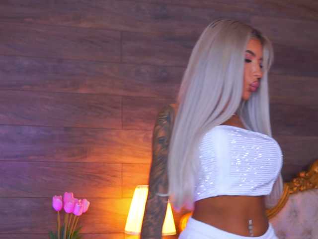 JuicyJessye live cam on BongaCams