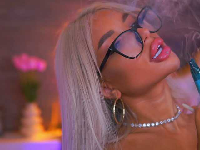 JuicyJessye live cam on BongaCams
