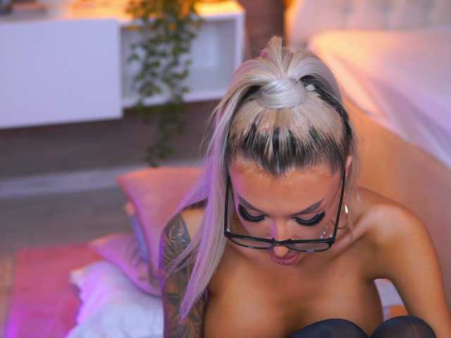 JuicyJessye live cam on BongaCams