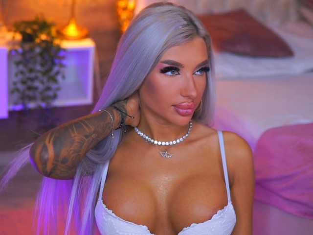 JuicyJessye live cam on BongaCams