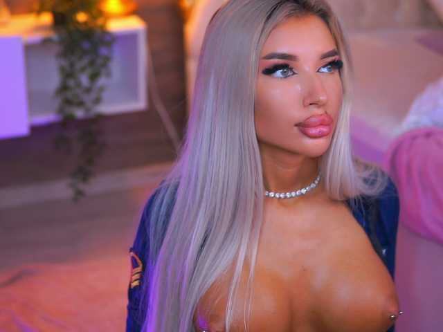 JuicyJessye live cam on BongaCams