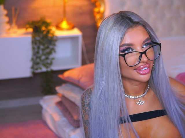 JuicyJessye live cam on BongaCams