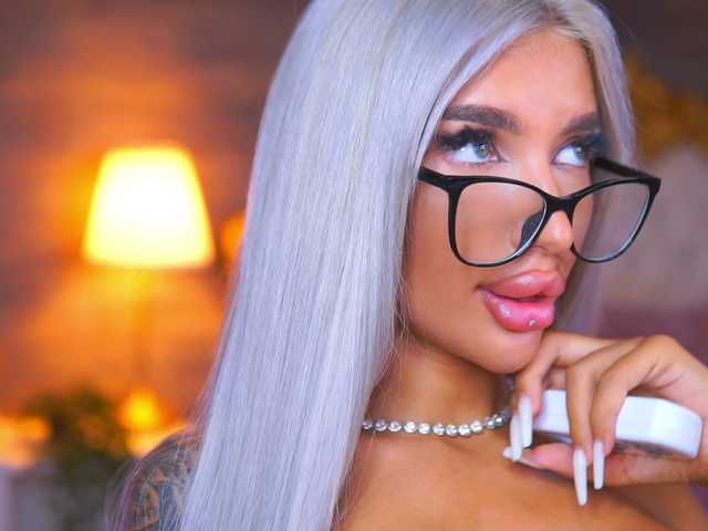 JuicyJessye live cam on BongaCams