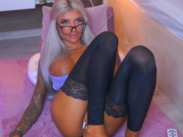 JuicyJessye live cam on BongaCams