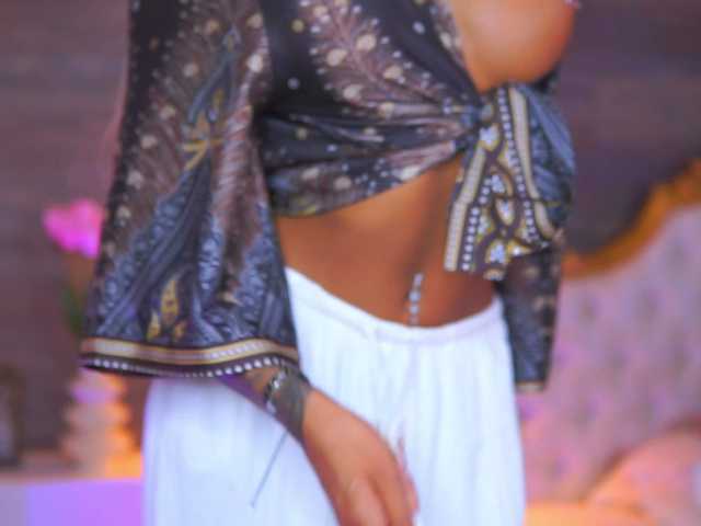 JuicyJessye live cam on BongaCams