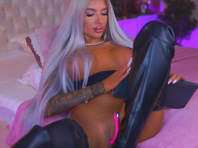 JuicyJessye live cam on BongaCams