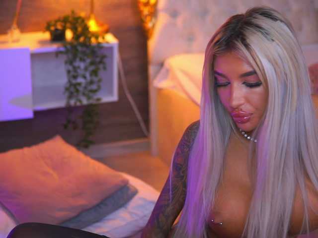JuicyJessye live cam on BongaCams