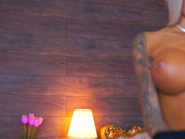 JuicyJessye live cam on BongaCams