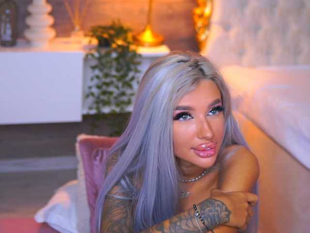 JuicyJessye, live now on BongaCams