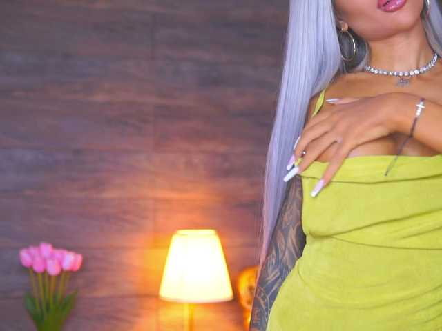 JuicyJessye live cam on BongaCams