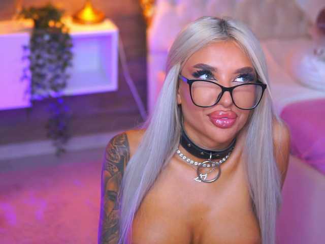 JuicyJessye live cam on BongaCams