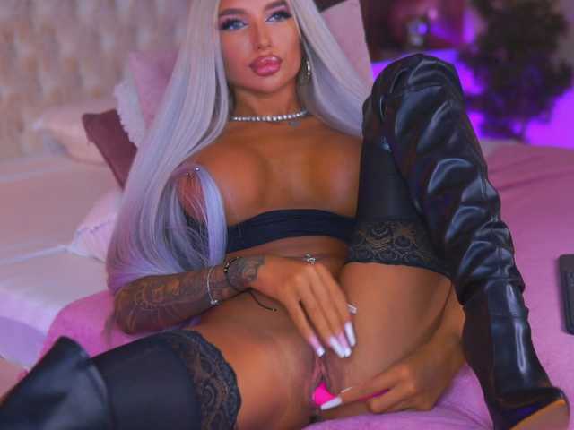 JuicyJessye live cam on BongaCams