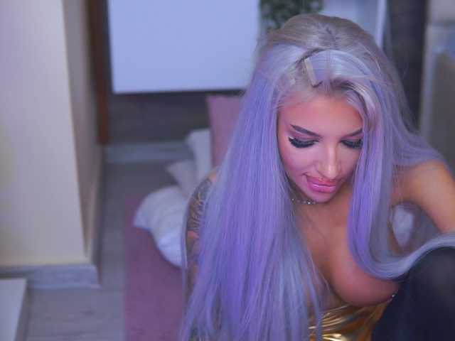 JuicyJessye's BongaCams show and profile