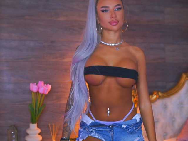 JuicyJessye live cam on BongaCams