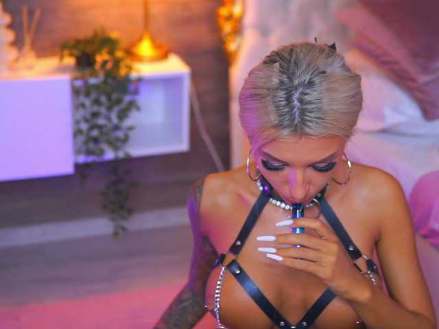 JuicyJessye live cam on BongaCams