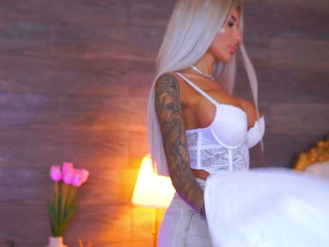 JuicyJessye live cam on BongaCams