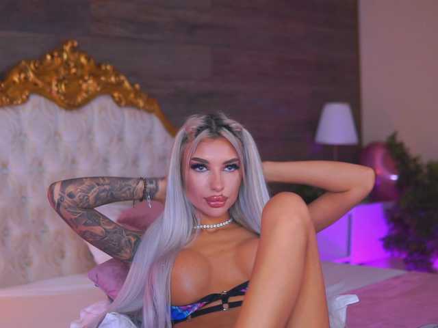 JuicyJessye's BongaCams show and profile