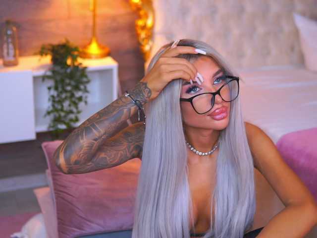 JuicyJessye live cam on BongaCams