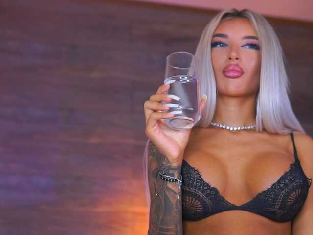 JuicyJessye live cam on BongaCams