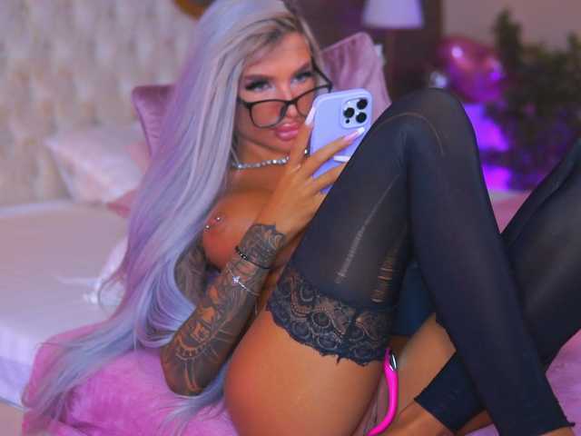 JuicyJessye live cam on BongaCams