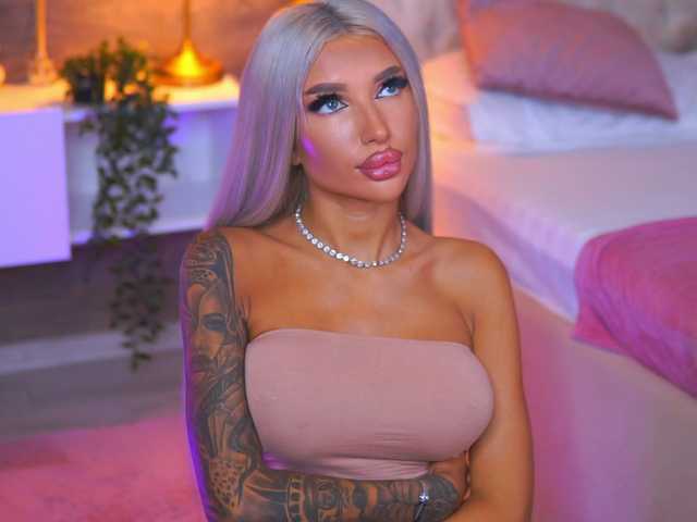 JuicyJessye live cam on BongaCams