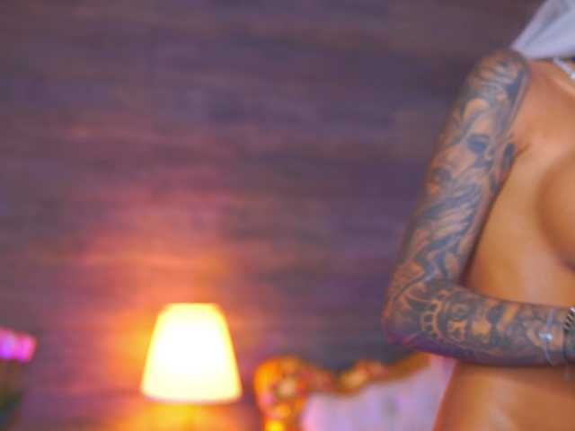JuicyJessye live cam on BongaCams