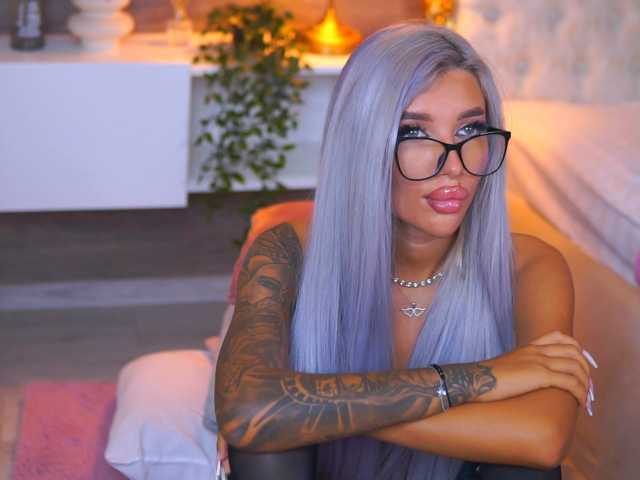 JuicyJessye live cam on BongaCams