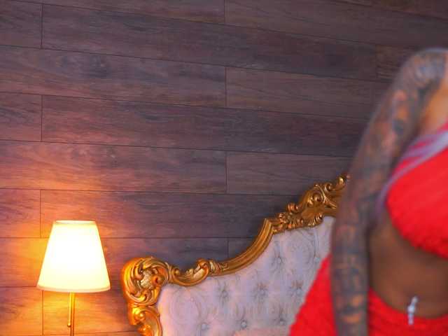 JuicyJessye live cam on BongaCams