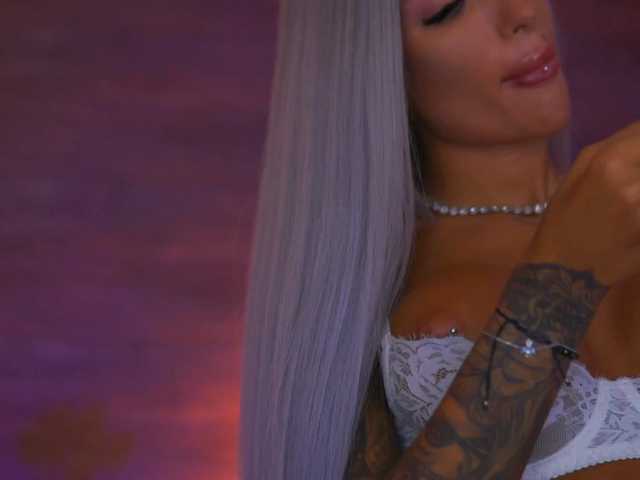JuicyJessye live cam on BongaCams