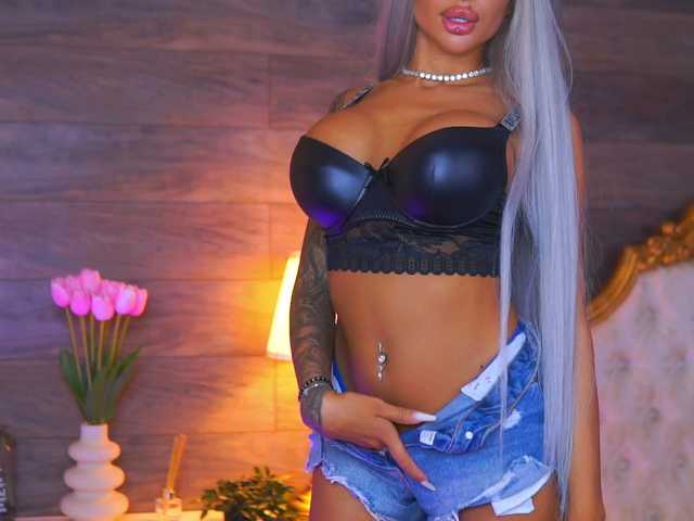 JuicyJessye live cam on BongaCams