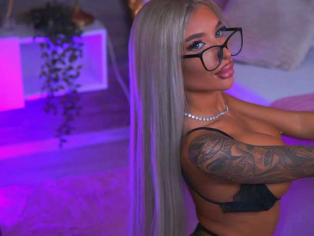 JuicyJessye live cam on BongaCams
