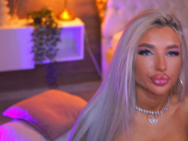 JuicyJessye live cam on BongaCams