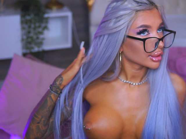 JuicyJessye live cam on BongaCams