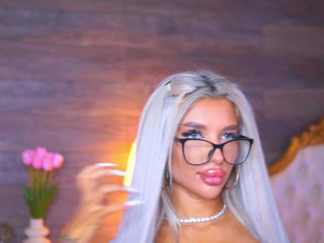 JuicyJessye live cam on BongaCams