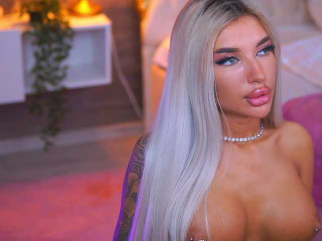 JuicyJessye live cam on BongaCams