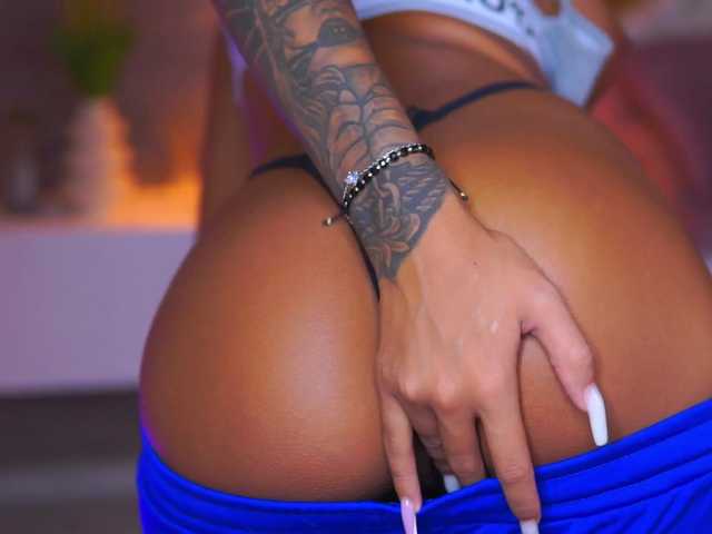 JuicyJessye live cam on BongaCams