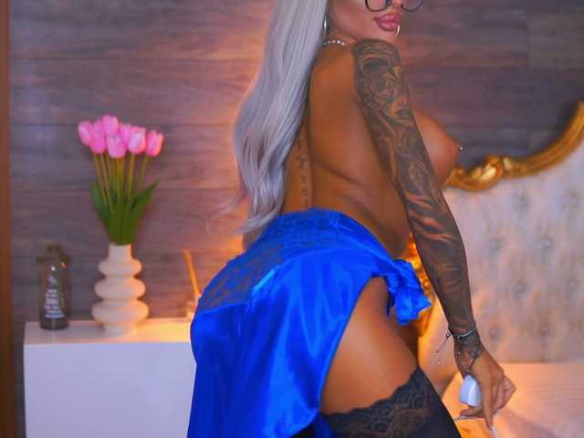 JuicyJessye live cam on BongaCams
