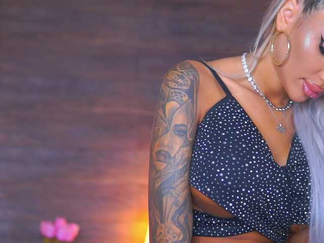 JuicyJessye live cam on BongaCams