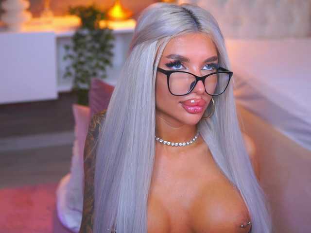 JuicyJessye live cam on BongaCams