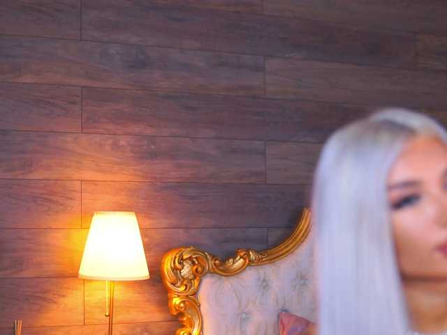 JuicyJessye live webcam show