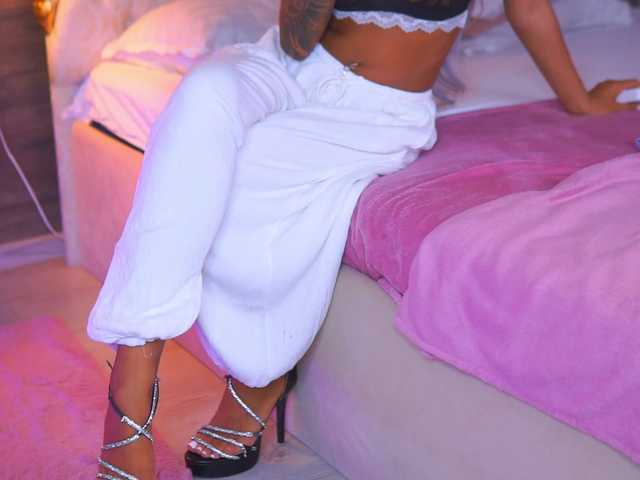 JuicyJessye live cam on BongaCams